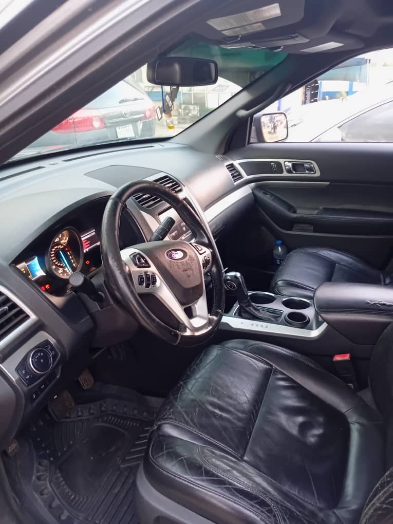 Ford Explorer thumbnail 5