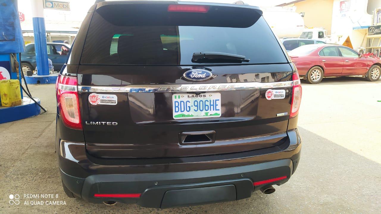 Ford Explorer thumbnail 3